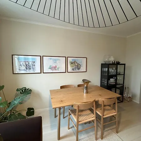 Apartment Modern, Newly Renovated And In *