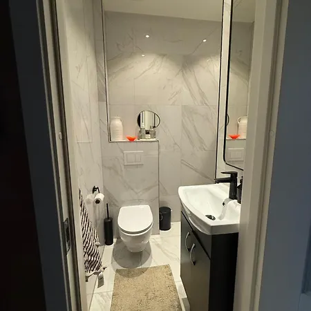 Modern, Newly Renovated And In * أوسلو